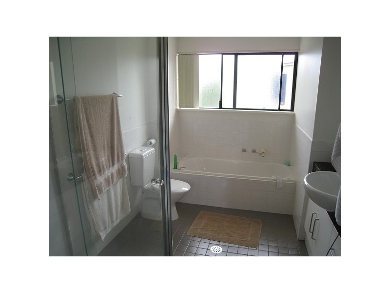 2/9 Howard Street, Warners Bay NSW 2282