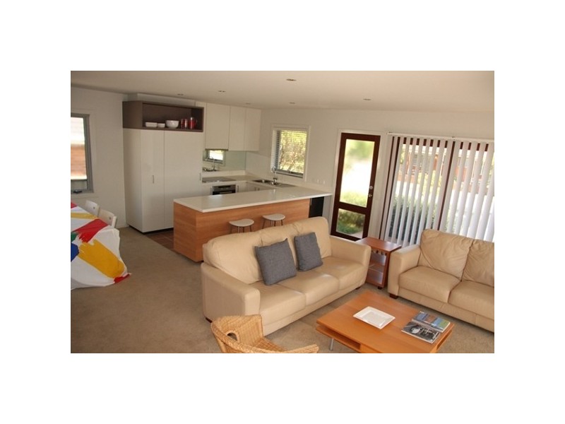 2B Lake Street, Warners Bay NSW 2282