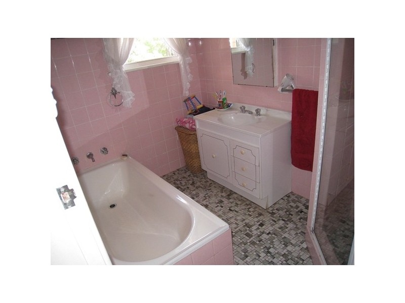 2 Rodgers Street, Teralba NSW 2284