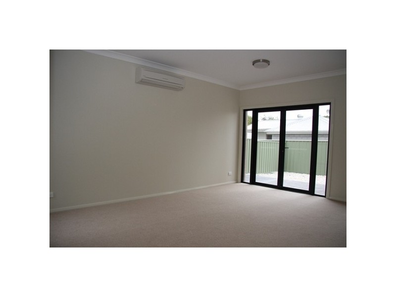 2/37 Martin Street, Warners Bay NSW 2282