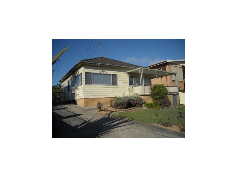 6 Eleebana Road, Eleebana NSW 2282