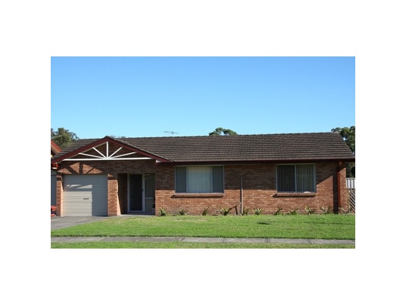 1/2 Eino Place, Eleebana NSW 2282