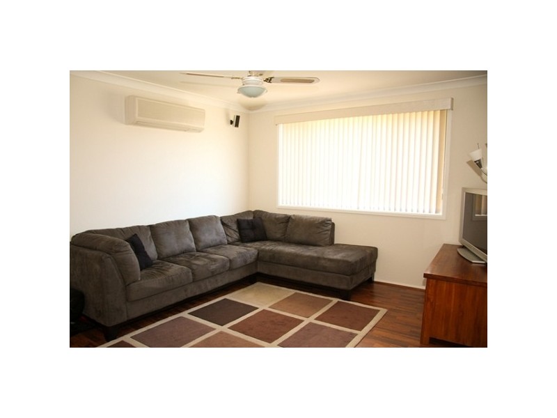 1/2 Eino Place, Eleebana NSW 2282