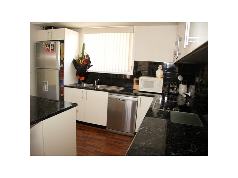 1/2 Eino Place, Eleebana NSW 2282