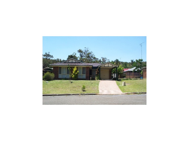 10 Stenhouse Drive, Eleebana NSW 2282