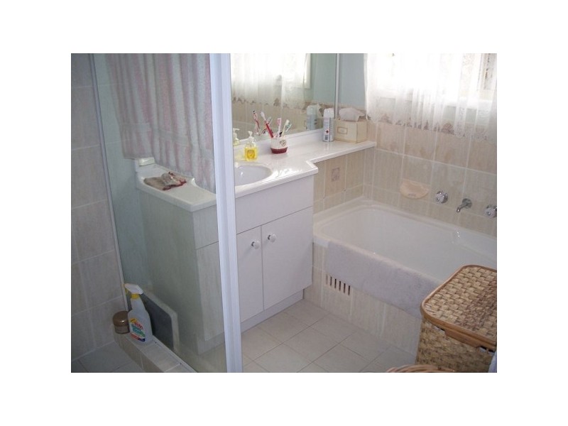 10 Stenhouse Drive, Eleebana NSW 2282