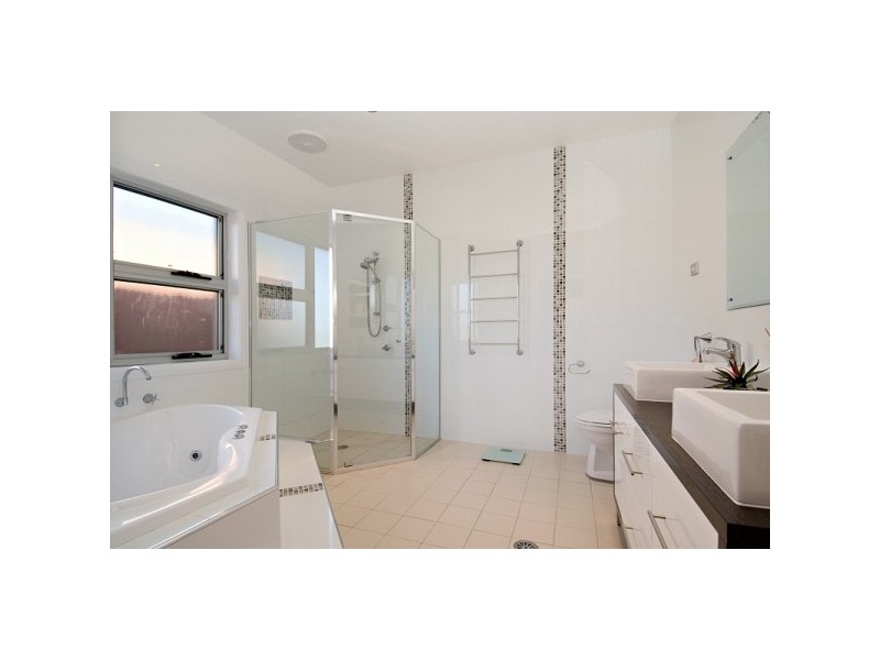 22 Swan Street, Marks Point NSW 2280