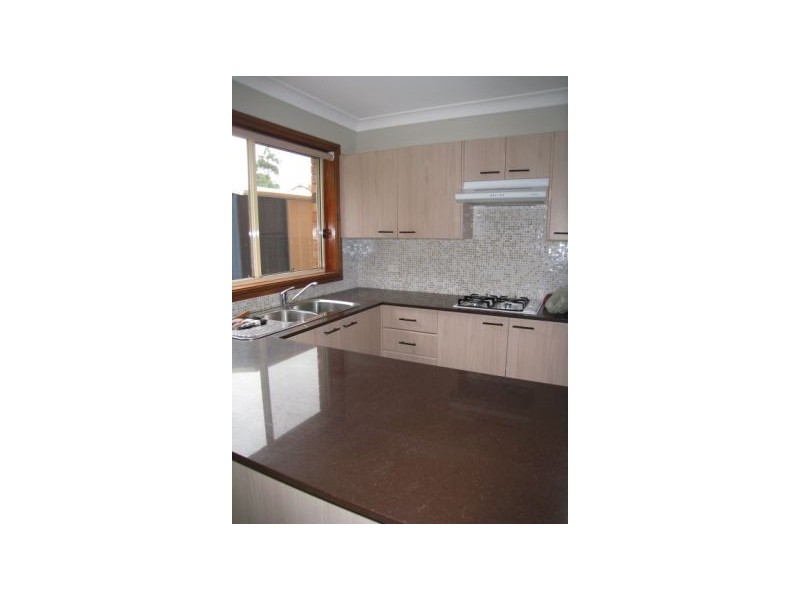 2/11 Excalibur Parade, Valentine NSW 2280