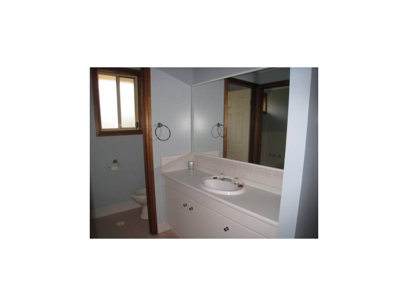 2/11 Excalibur Parade, Valentine NSW 2280