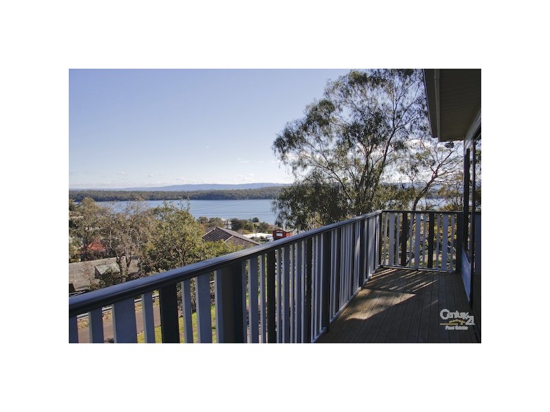 19 Pannamena Crescent, Eleebana NSW 2282