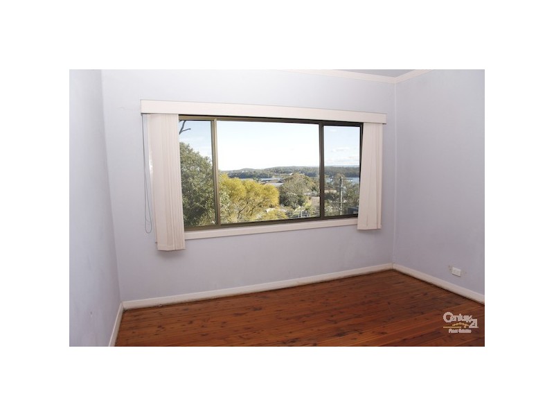 19 Pannamena Crescent, Eleebana NSW 2282