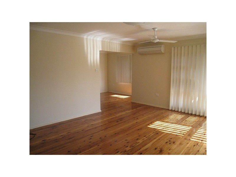 21 Gladgunson Drive, Eleebana NSW 2282