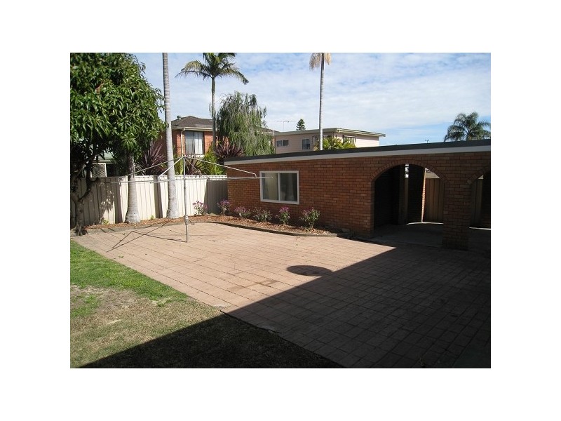 21 Gladgunson Drive, Eleebana NSW 2282