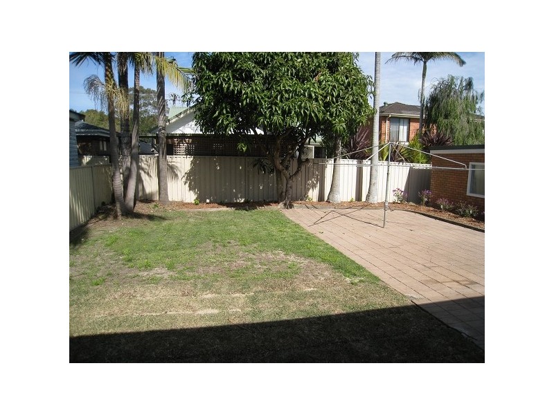 21 Gladgunson Drive, Eleebana NSW 2282
