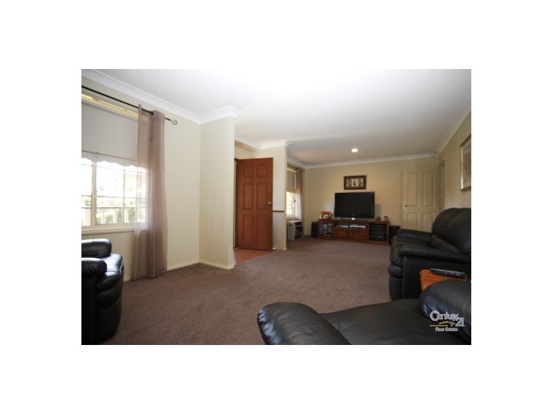 37 Woodoak Close, Tingira Heights NSW 2290