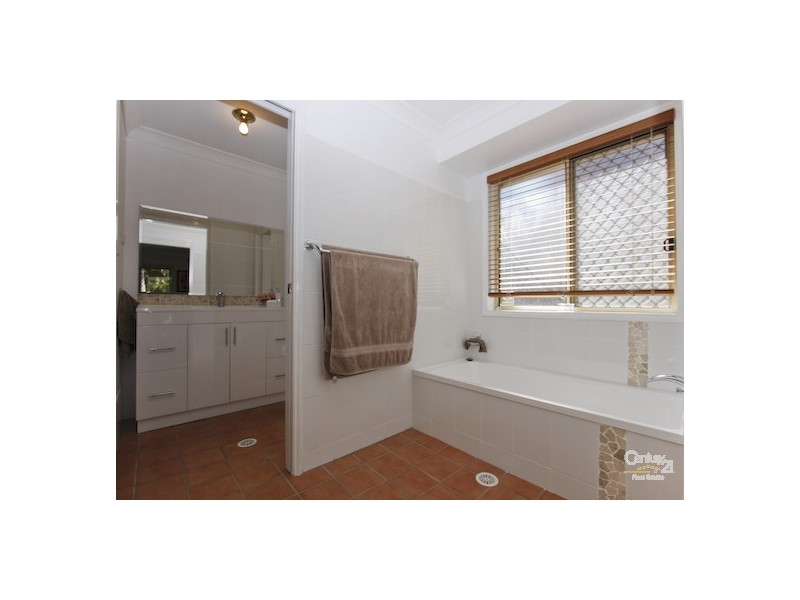 37 Woodoak Close, Tingira Heights NSW 2290