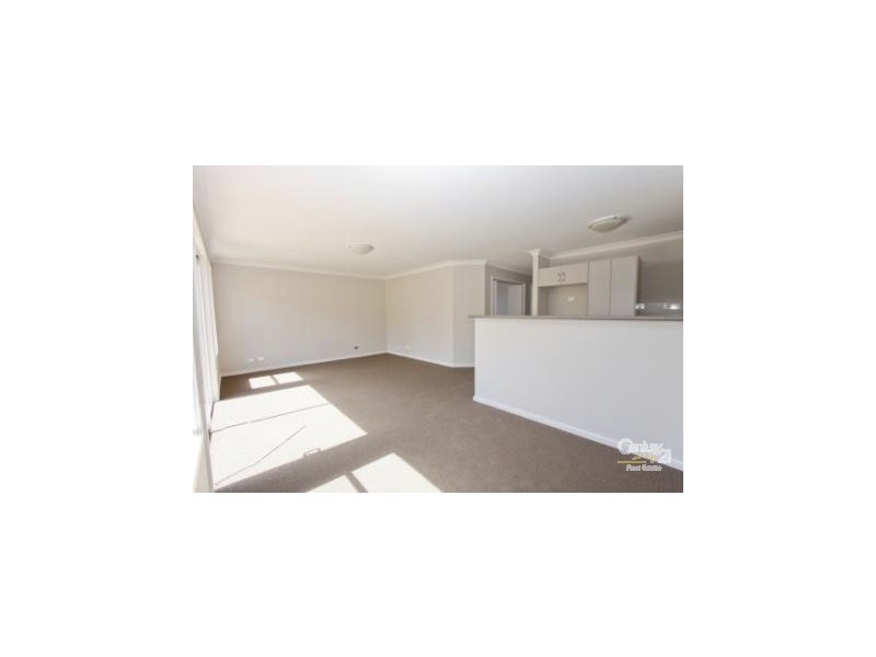 35 Harmony Crescent, Mount Hutton NSW 2290