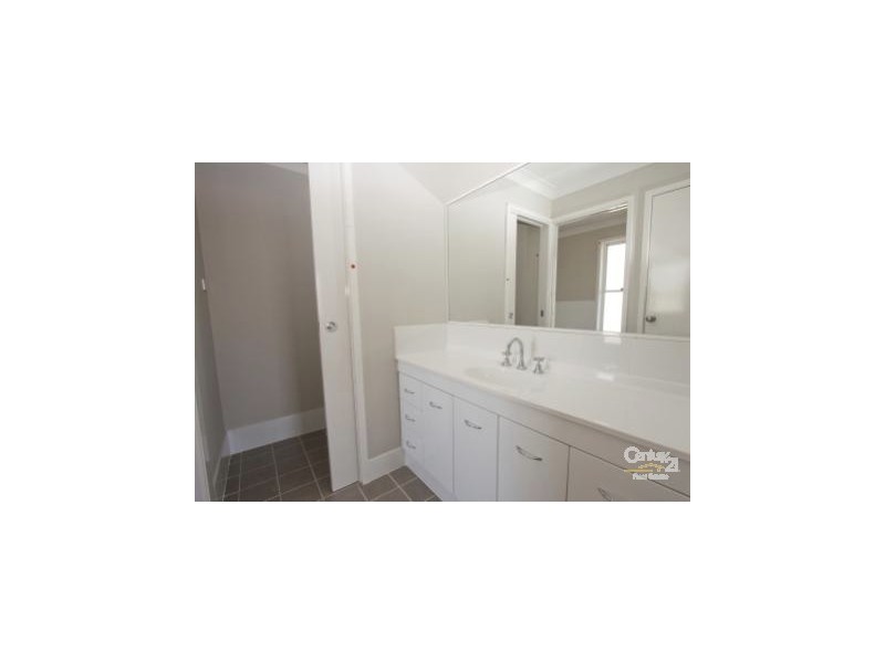 35 Harmony Crescent, Mount Hutton NSW 2290