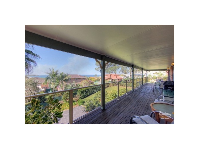 18 Emerald Close, Caves Beach NSW 2281
