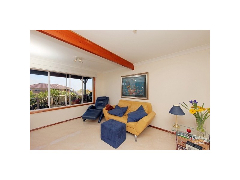 18 Emerald Close, Caves Beach NSW 2281