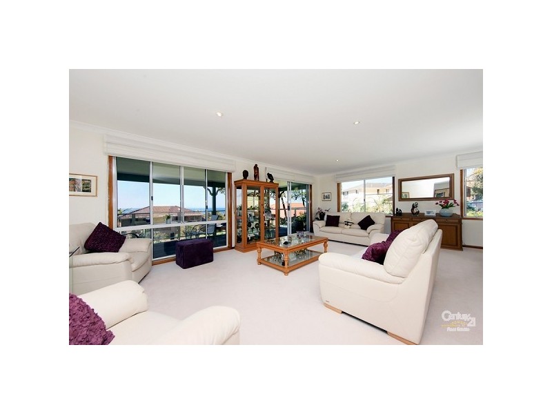 18 Emerald Close, Caves Beach NSW 2281