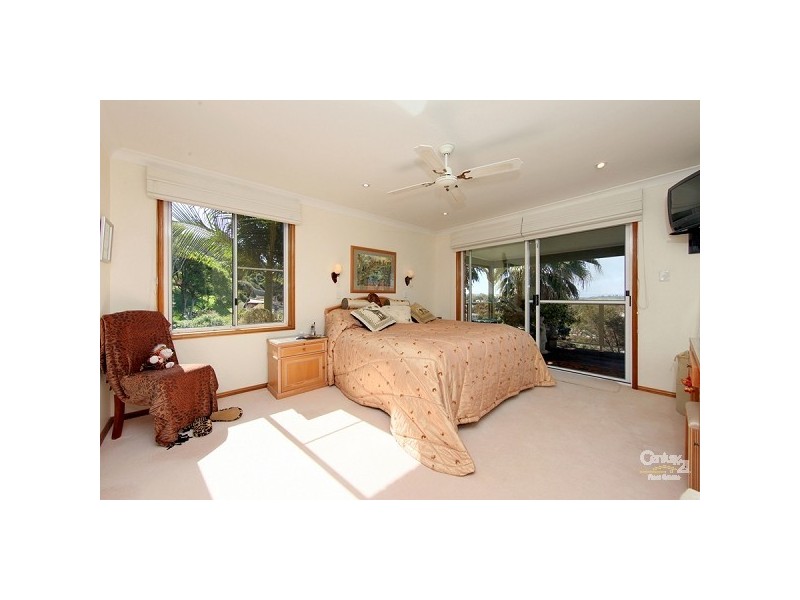 18 Emerald Close, Caves Beach NSW 2281