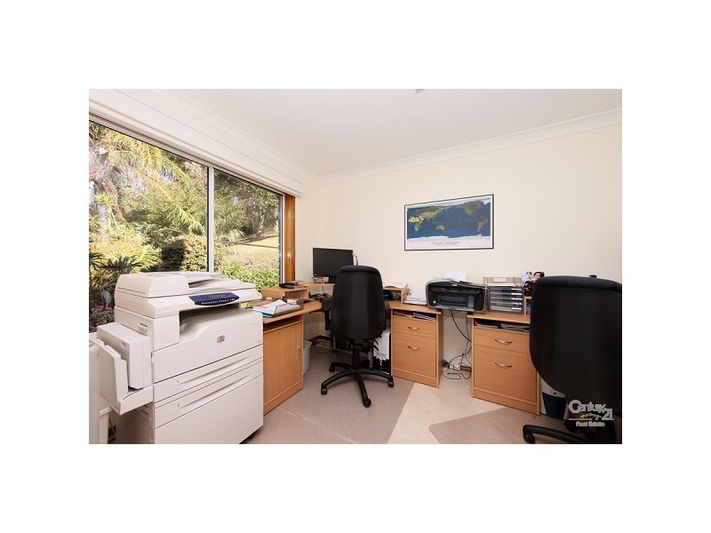18 Emerald Close, Caves Beach NSW 2281