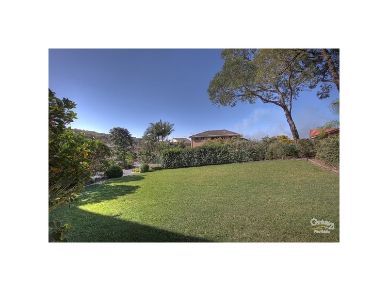 18 Emerald Close, Caves Beach NSW 2281
