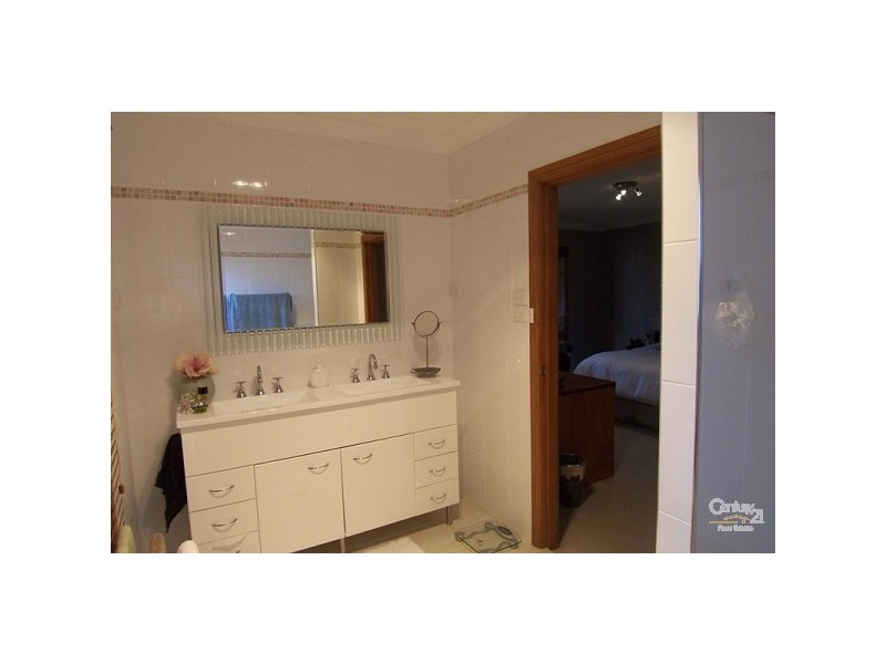 13 Yerambla Close, Eleebana NSW 2282