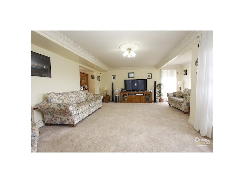 18 Kentmere Drive, Lakelands NSW 2282