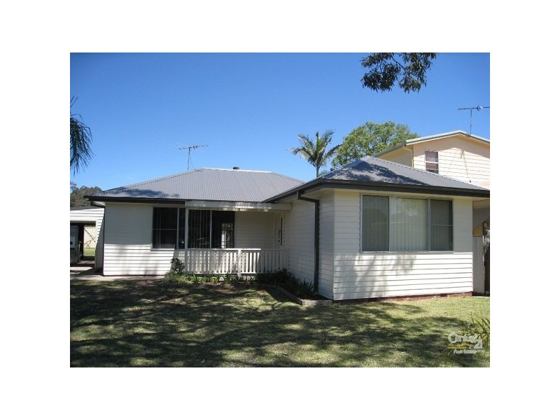 10 Melton Place, Croudace Bay NSW 2280