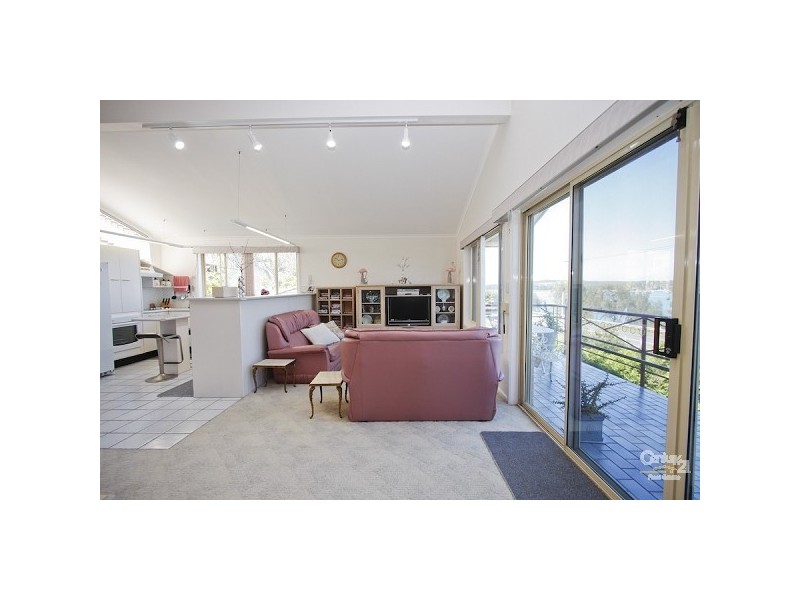 2/264 The Esplanade, Speers Point NSW 2284