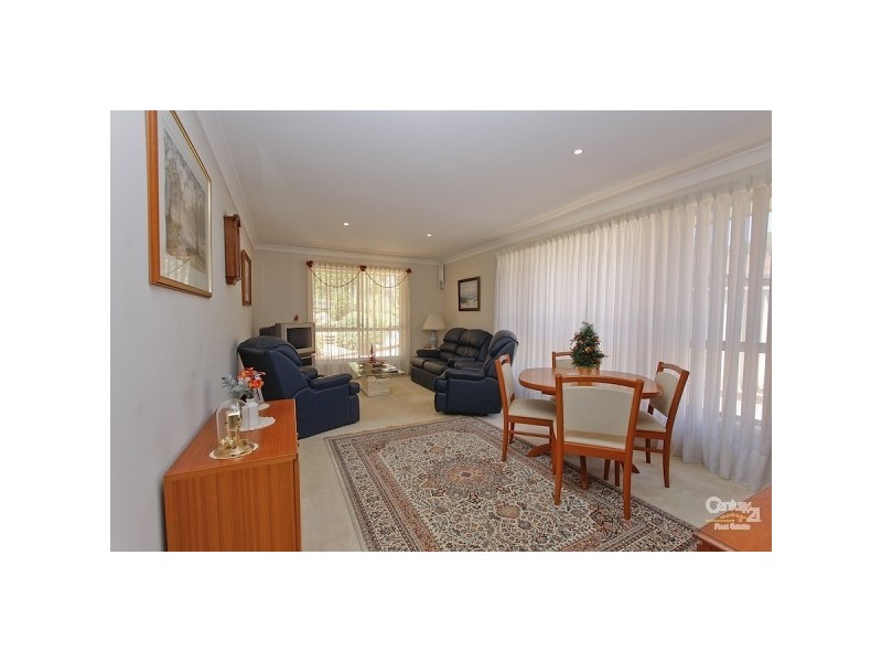 2/32 Boatmans Row, Eleebana NSW 2282