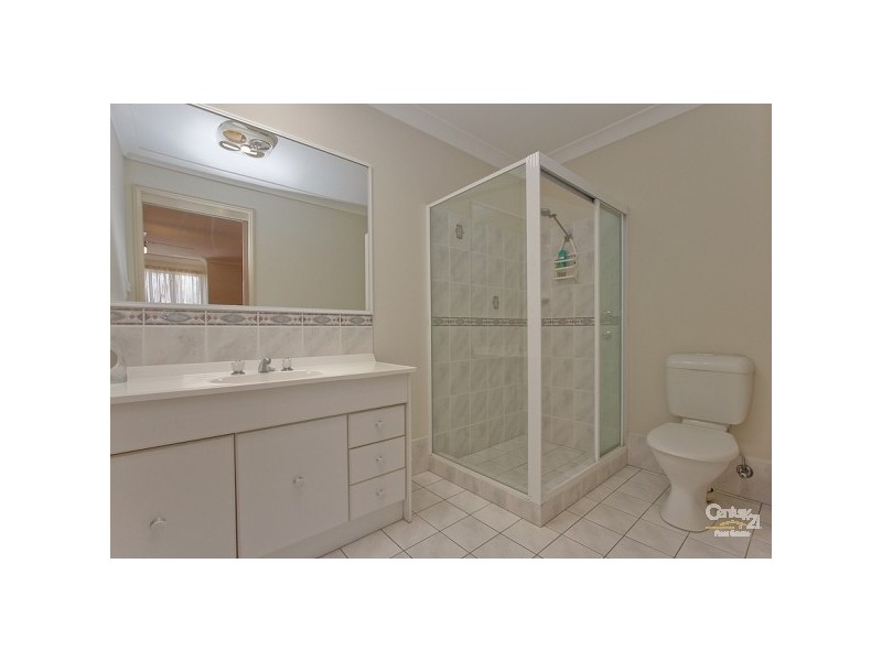 2/32 Boatmans Row, Eleebana NSW 2282