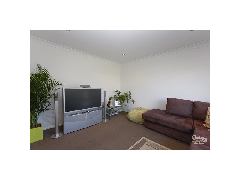 70 Dalmeny Drive, Macquarie Hills NSW 2285