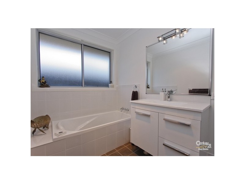 70 Dalmeny Drive, Macquarie Hills NSW 2285