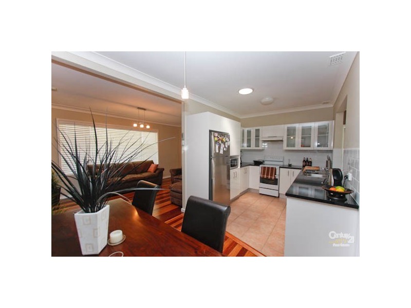 1 Railway Crescent, Belmont North NSW 2280