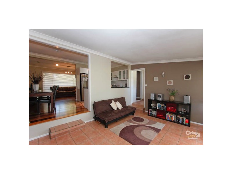 1 Railway Crescent, Belmont North NSW 2280