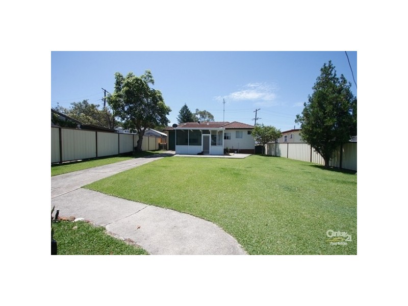 1 Railway Crescent, Belmont North NSW 2280