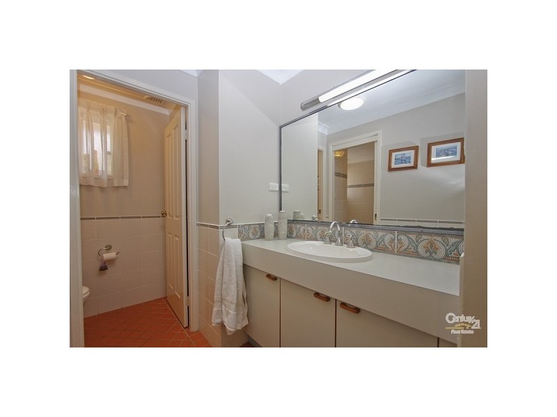 15 Parklea Avenue, Croudace Bay NSW 2280