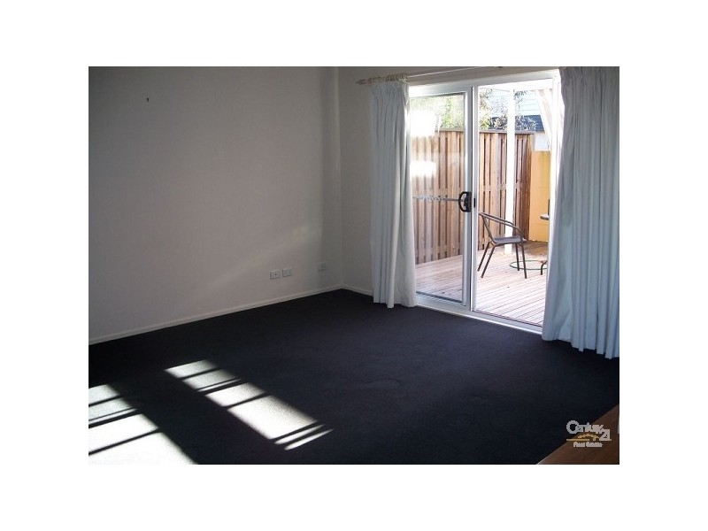 3/4 Robert Street, Merewether NSW 2291