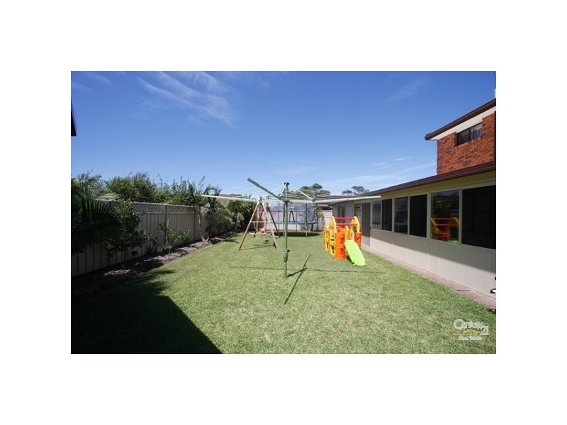 14 Capri Close, Belmont NSW 2280