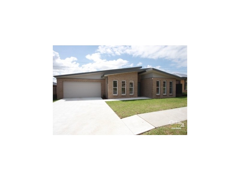 74 Dalmeny Drive, Macquarie Hills NSW 2285