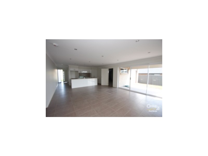 74 Dalmeny Drive, Macquarie Hills NSW 2285