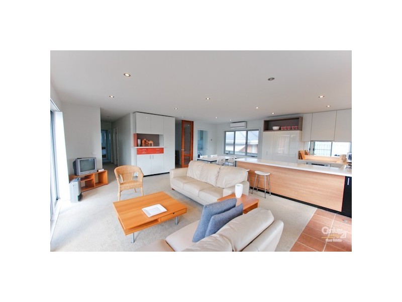 2B Lake Street, Warners Bay NSW 2282