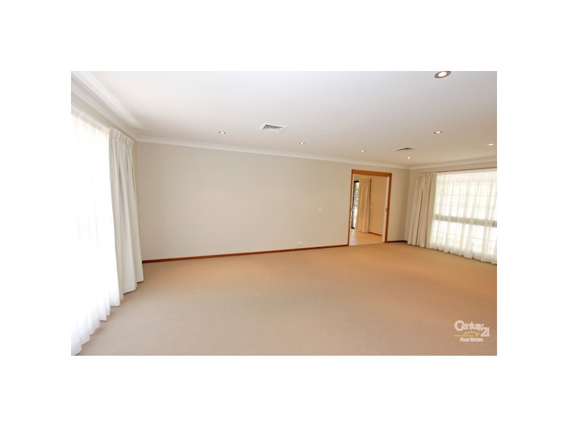15 Huntington Close, Eleebana NSW 2282