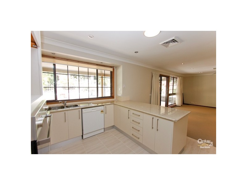 15 Huntington Close, Eleebana NSW 2282