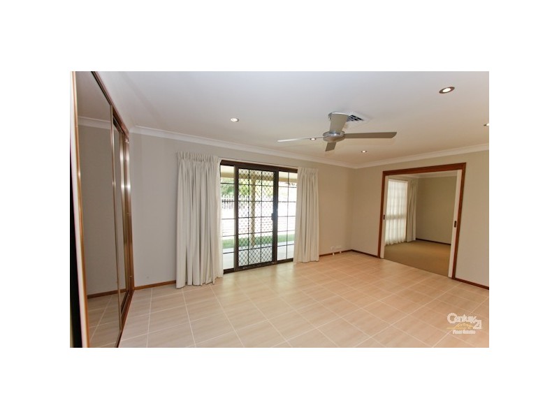 15 Huntington Close, Eleebana NSW 2282