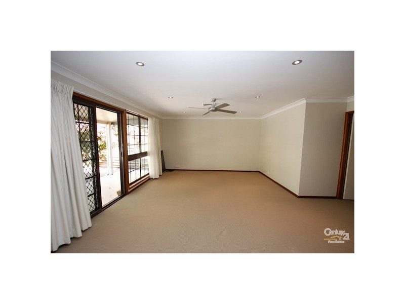 15 Huntington Close, Eleebana NSW 2282