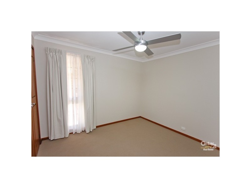 15 Huntington Close, Eleebana NSW 2282